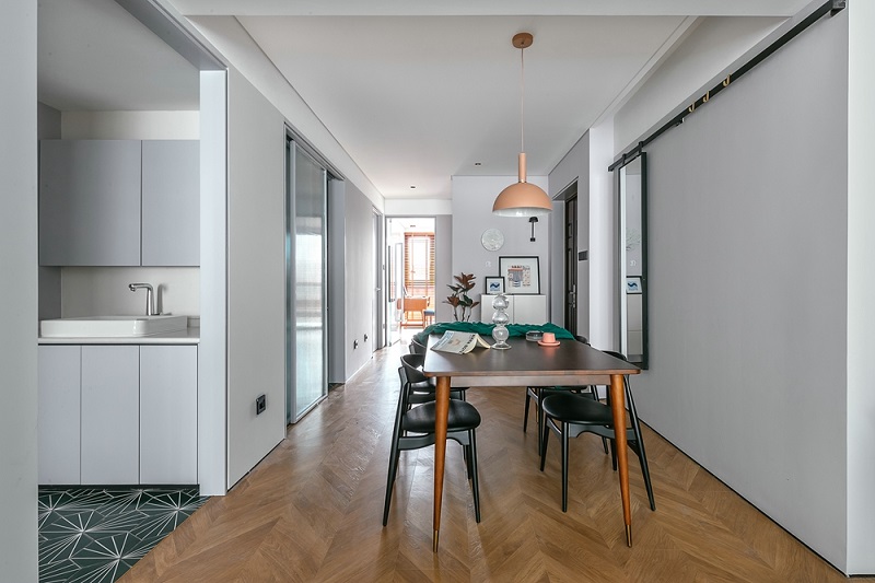 簡約現(xiàn)代的風(fēng)格陽臺(tái)裝修要注意什么?